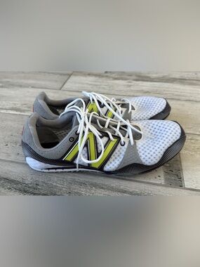 New Balance Women's Spiked Track Shoe in White/Gray/Neon Yellow - size 11